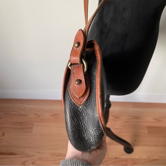 Dooney & Bourke Vintage Black Pebble Leather Brown Trim Spectator Crossbody Bag - Picture 5 of 10